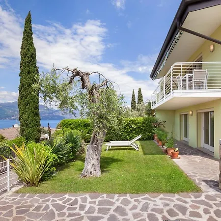 Palladini With Pool 托里德尔贝纳科