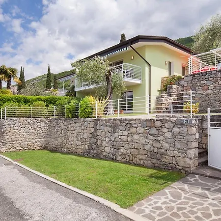 Palladini With Pool トッリ・デル・ベーナコ