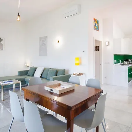 Palladini With Pool * トッリ・デル・ベーナコ